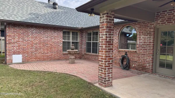 $2,400 | 209 Metairie Court, Lafayette, LA 70503