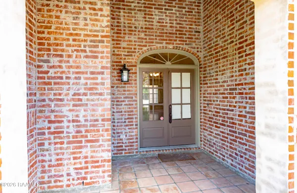 $2,400 | 209 Metairie Court, Lafayette, LA 70503