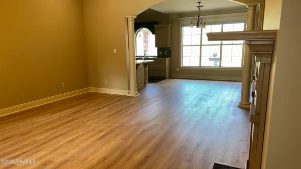 $2,400 | 209 Metairie Court, Lafayette, LA 70503