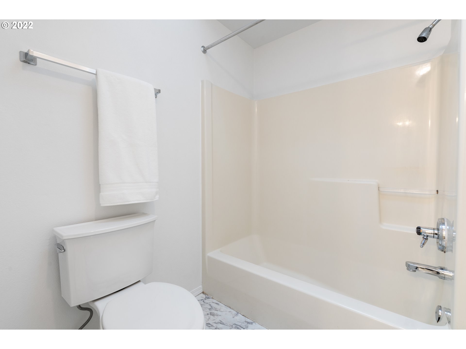4525 North Colonial Avenue Portland, OR 97217 - Photo 19 of 35 a bathroom with a bathtub and a sink