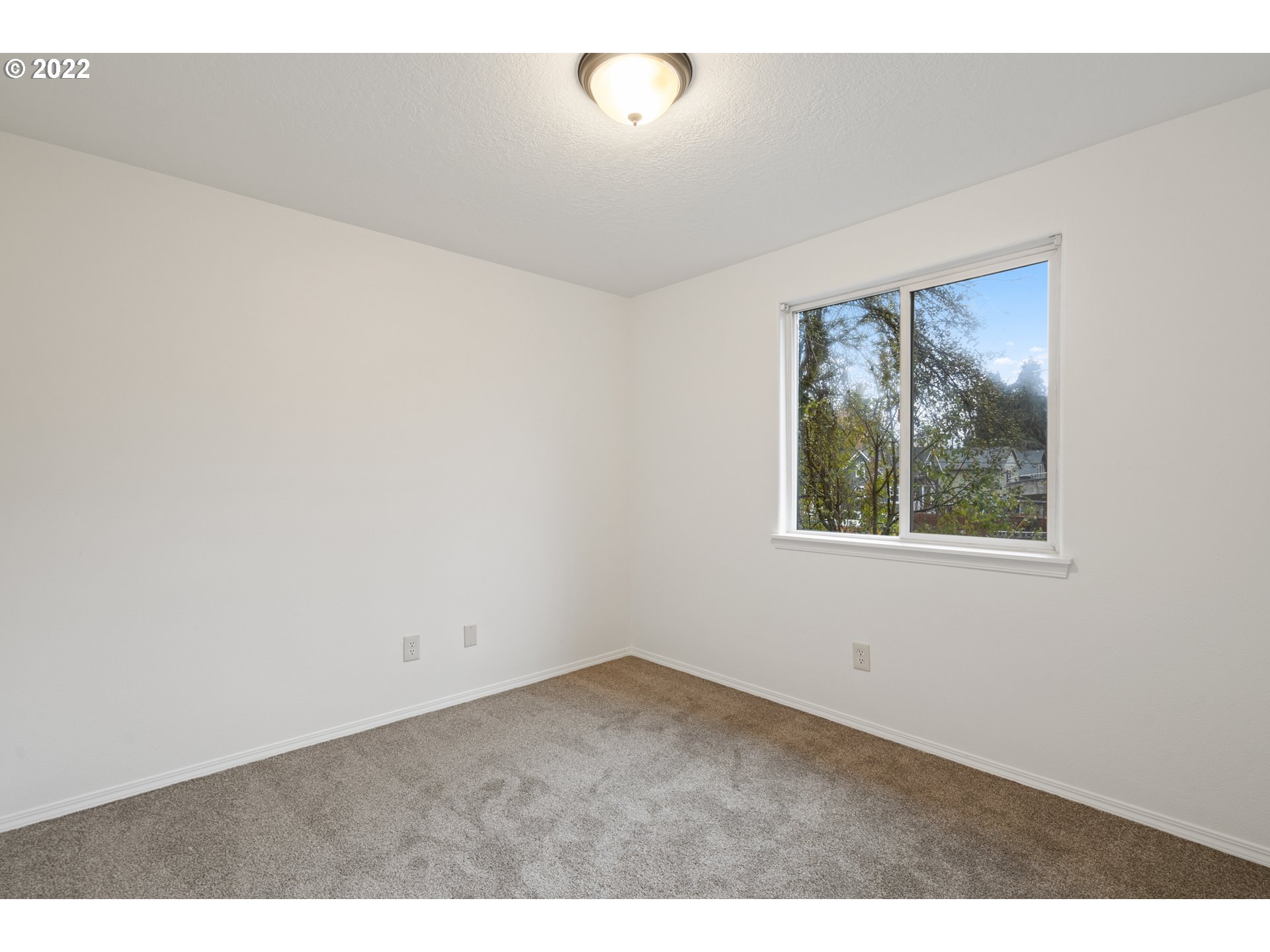 4525 North Colonial Avenue Portland, OR 97217 - Photo 23 of 35 an empty room with a window