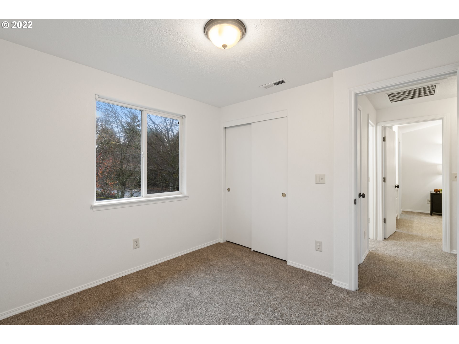 4525 North Colonial Avenue Portland, OR 97217 - Photo 24 of 35 a view of an empty room with a window