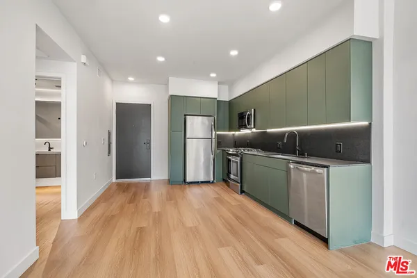 $3,850 | 10601 Washington Boulevard, Unit 405, Culver City, CA 90232