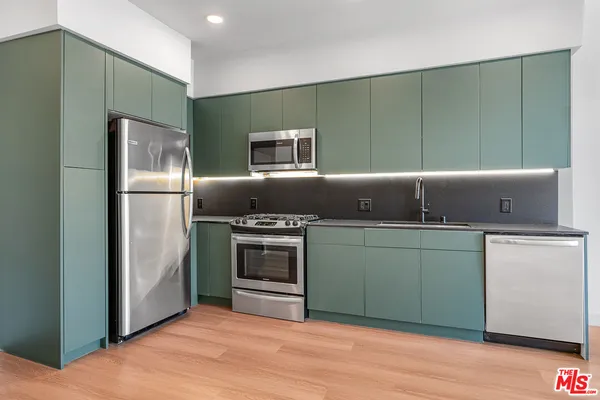 $3,850 | 10601 Washington Boulevard, Unit 405, Culver City, CA 90232