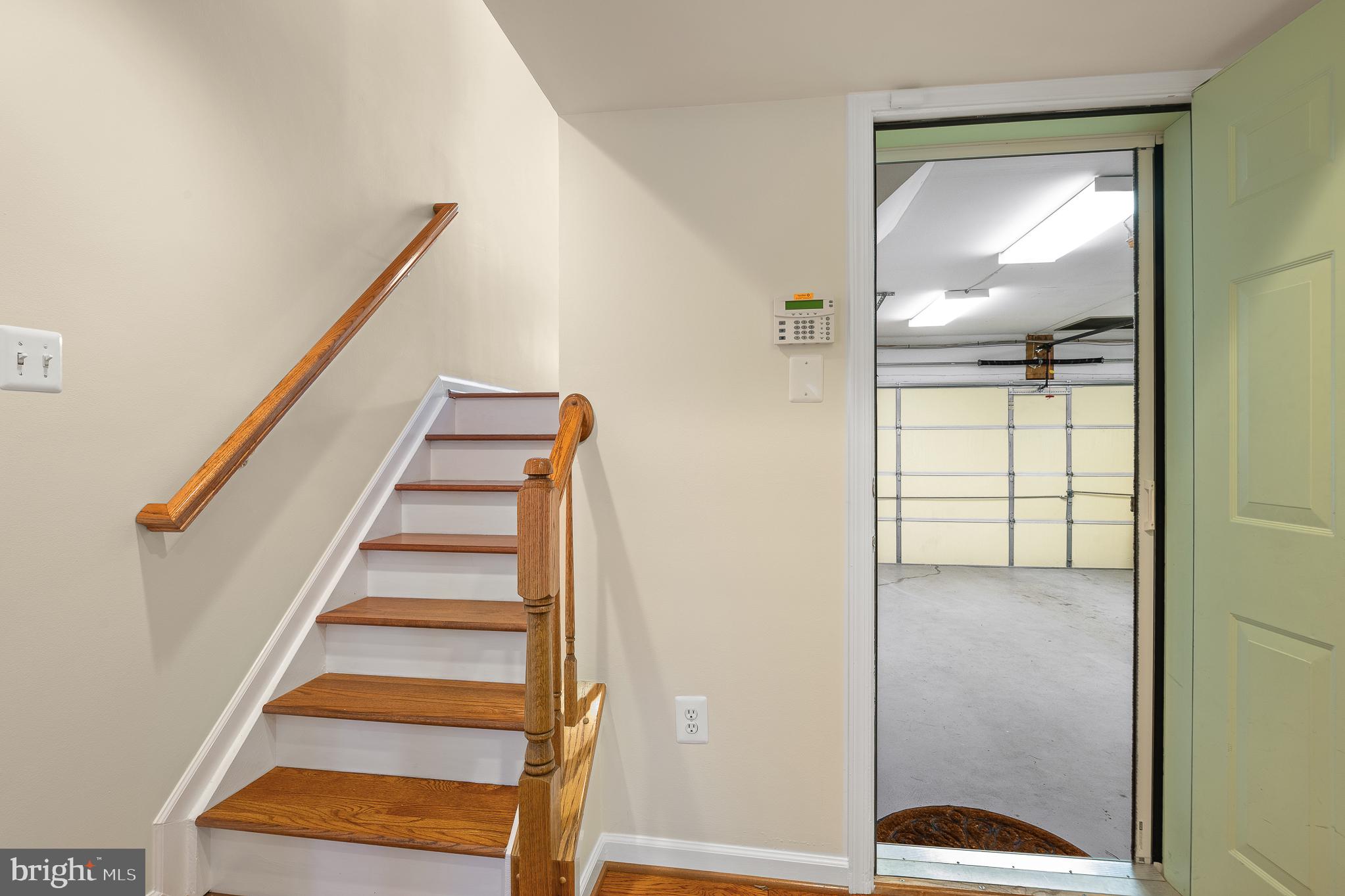 70 Two Rivers Drive Edgewater, MD 21037 - Photo 12 of 69 Inviting entryway with garage access.