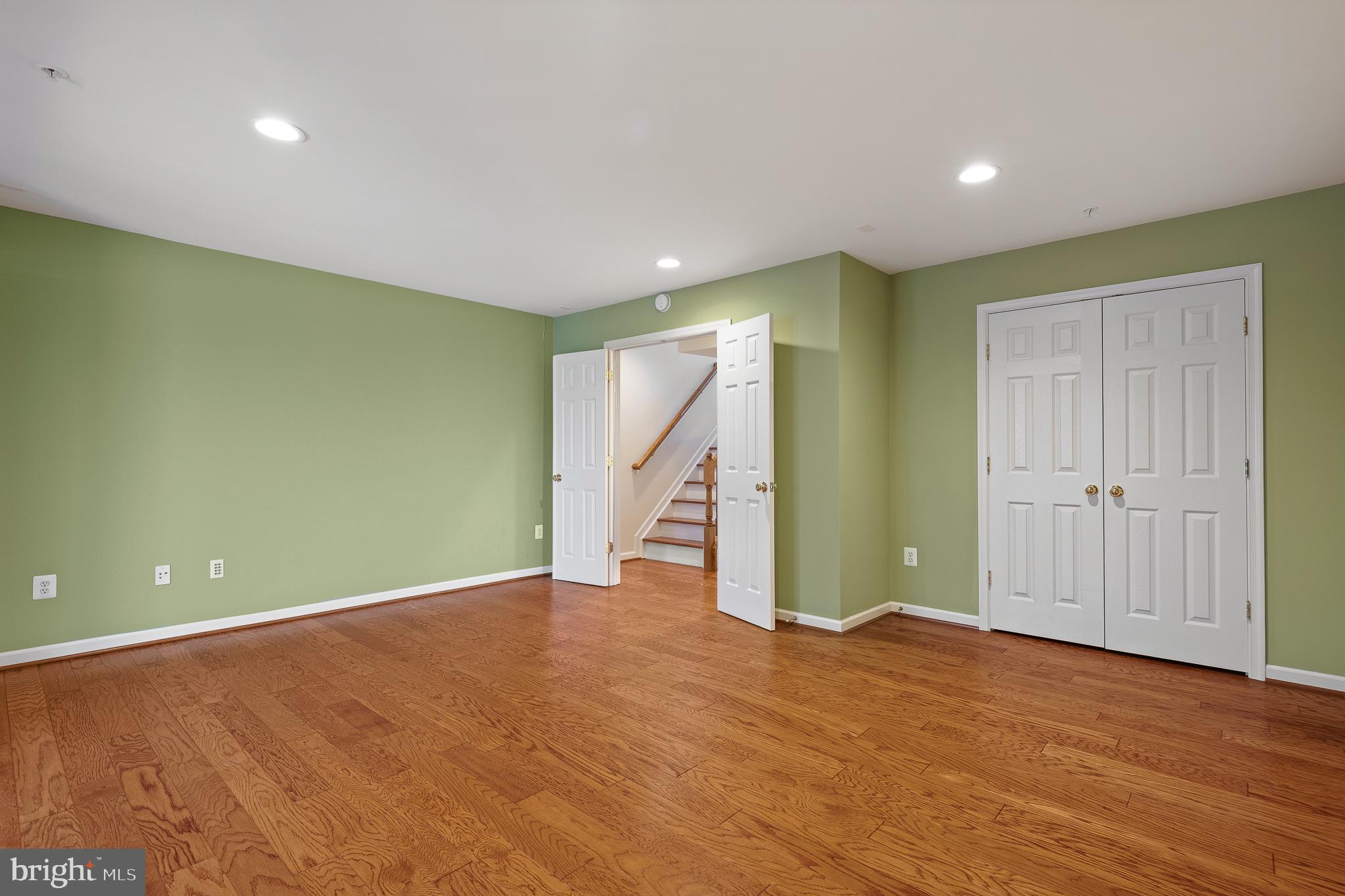 70 Two Rivers Drive Edgewater, MD 21037 - Photo 17 of 69 Spacious room with inviting green walls.