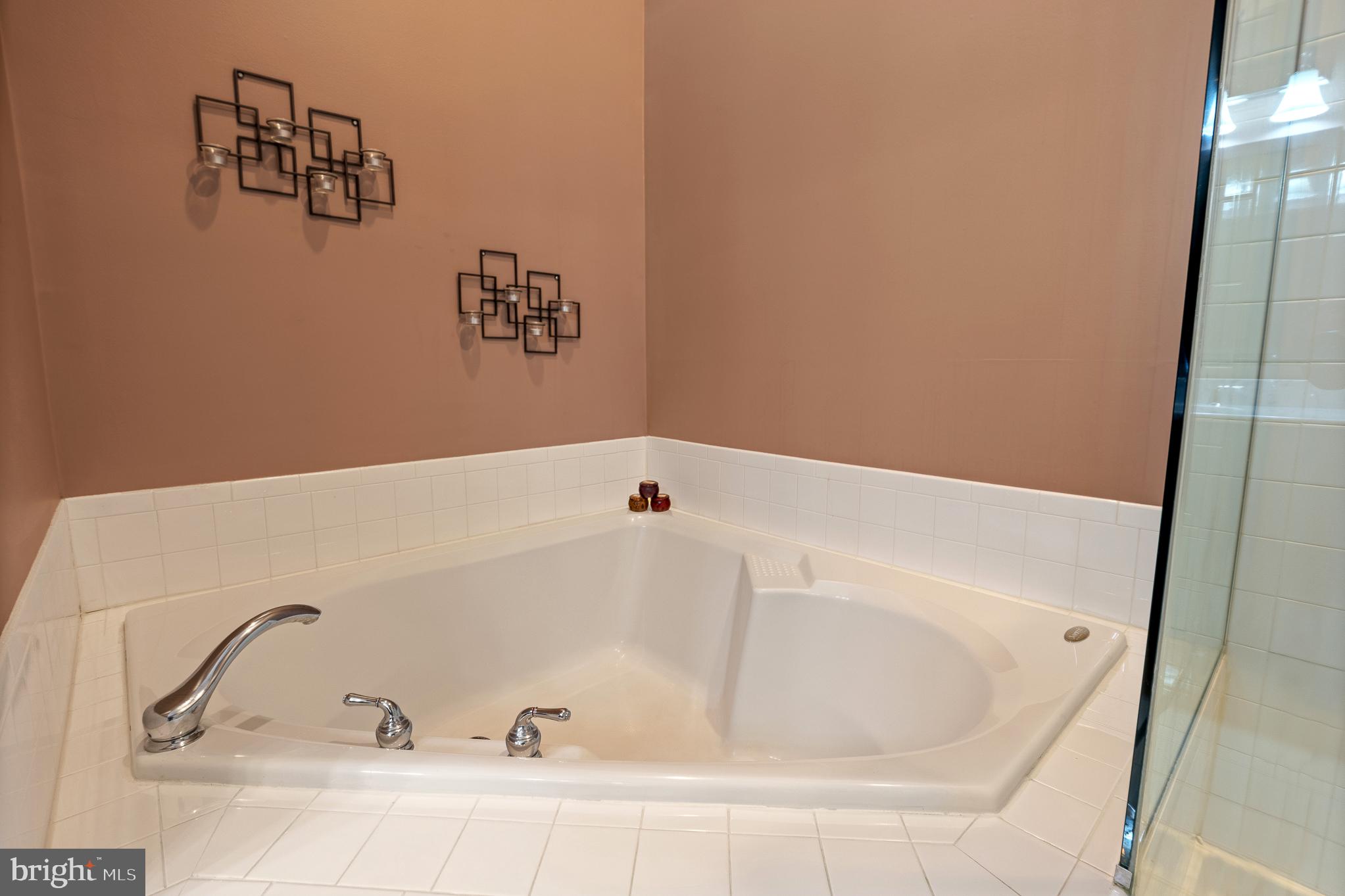 70 Two Rivers Drive Edgewater, MD 21037 - Photo 46 of 69 Elegant corner soaking tub retreat.