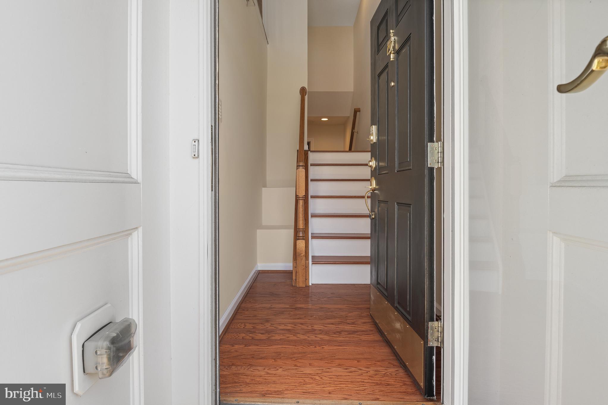 70 Two Rivers Drive Edgewater, MD 21037 - Photo 9 of 69 Inviting entryway with warm tones.