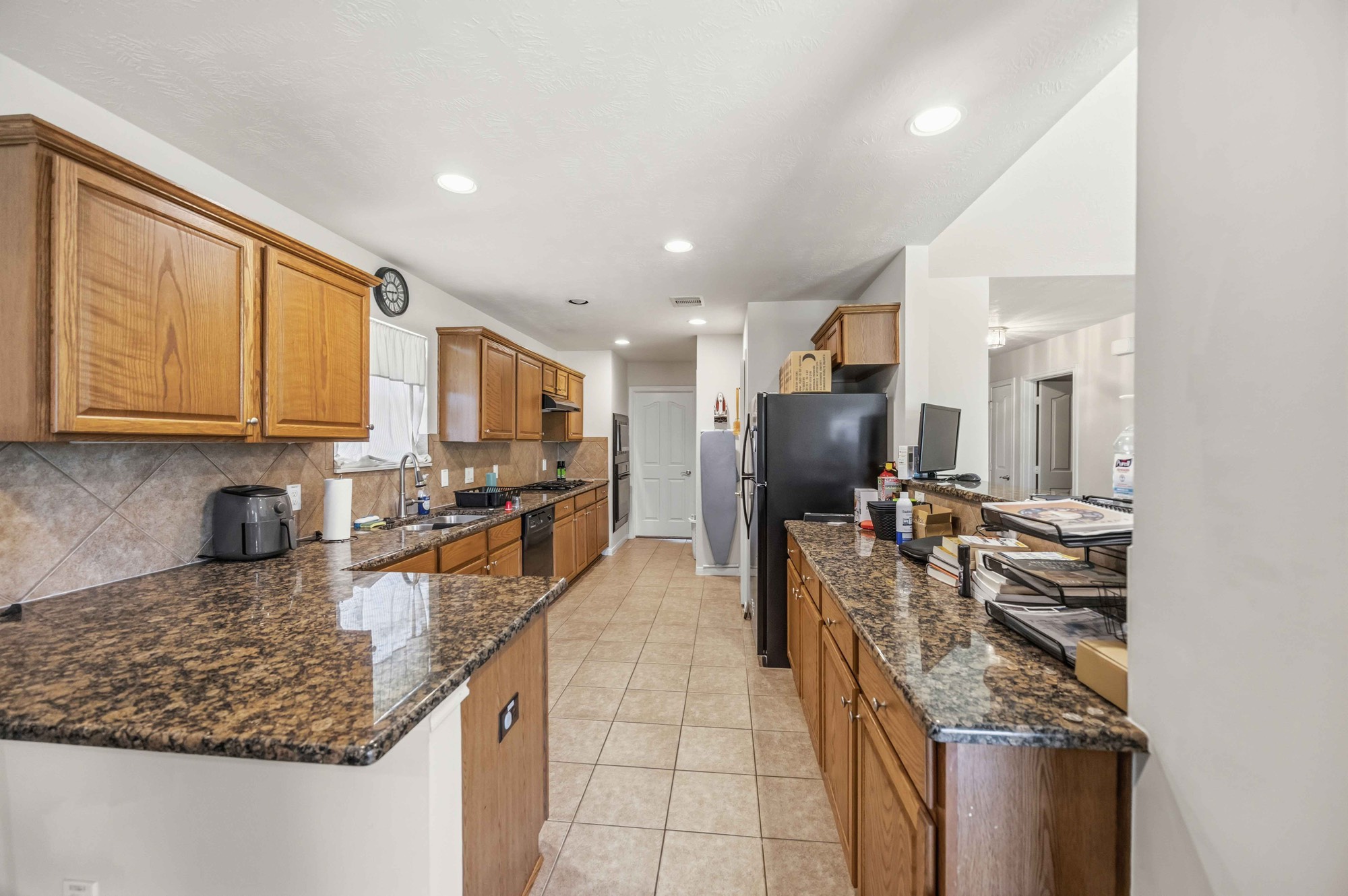 6802 Travis Street Manvel, TX 77578 - Photo 8 of 16 Kitchen