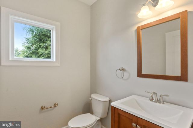 $1,225,000 | 5111 19th Road North, Arlington, VA 22207