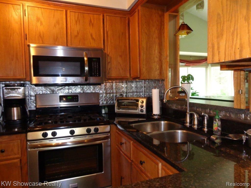 1650 Gravel Ridge Drive Rochester Hills, MI 48307 - Photo 16 of 93