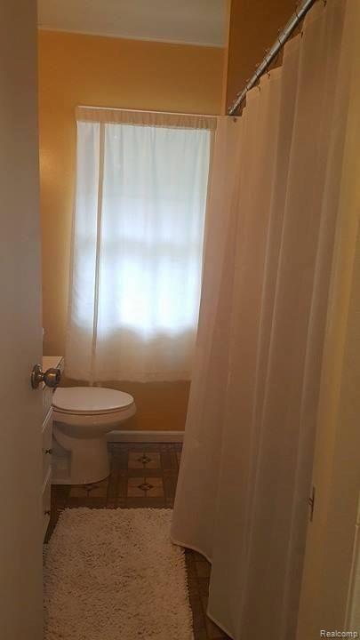 4344 Lapeer Road Burton, MI 48509 - Photo 27 of 48 In Law Full Bathroom