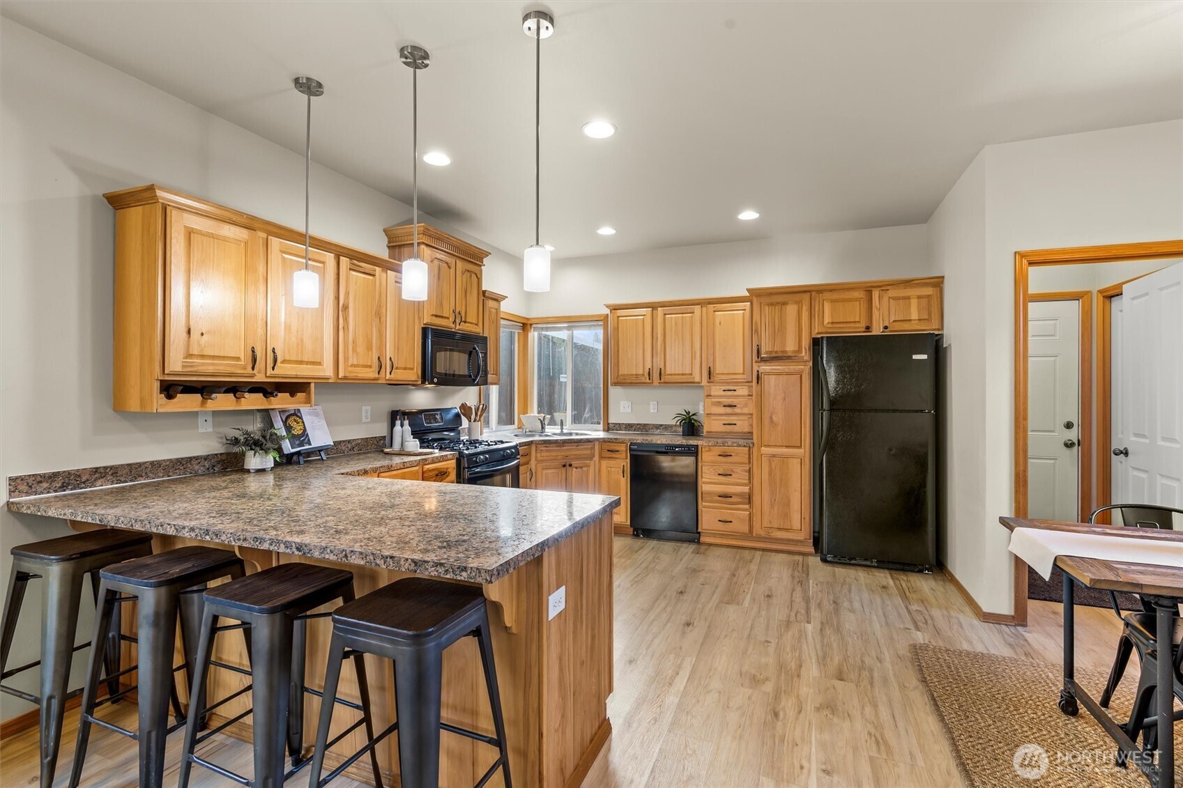 2008 Monroe Avenue Everett, WA 98203 - Photo 7 of 36