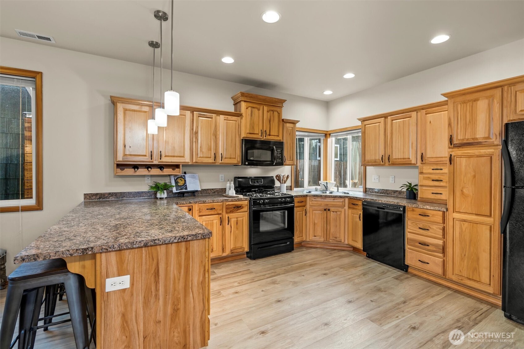 2008 Monroe Avenue Everett, WA 98203 - Photo 8 of 36