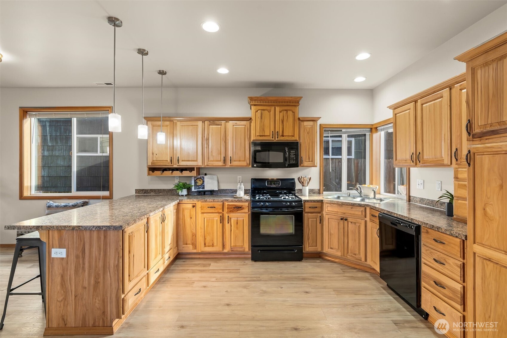 2008 Monroe Avenue Everett, WA 98203 - Photo 9 of 36