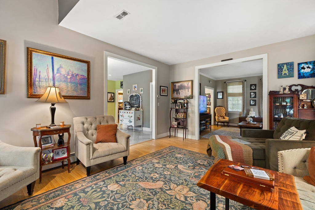 566 Mendon Road Sutton, MA 01590 - Photo 5 of 40
