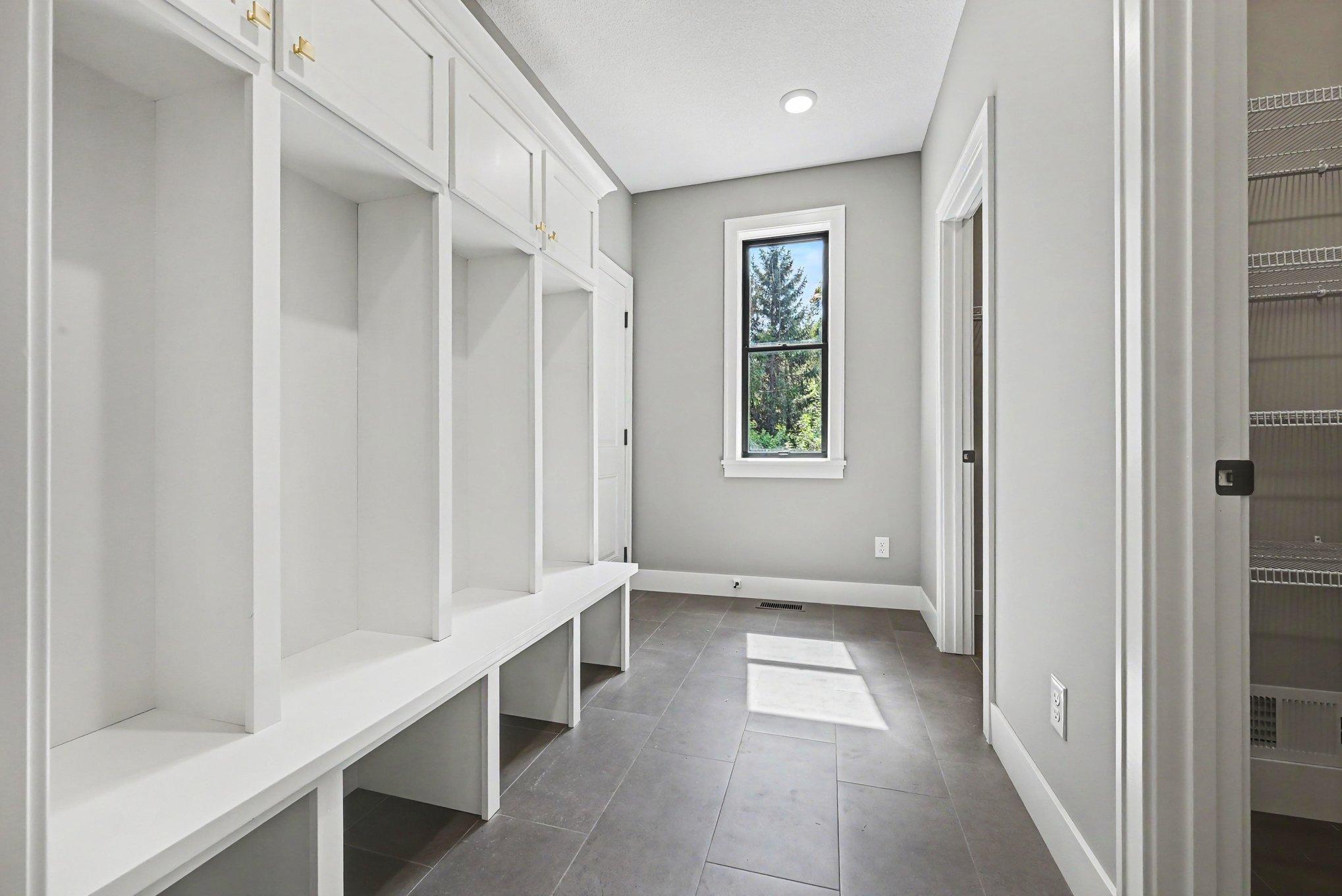 4044 Merriam Road Minnetonka, MN 55305 - Photo 16 of 38 Gallery Image 16