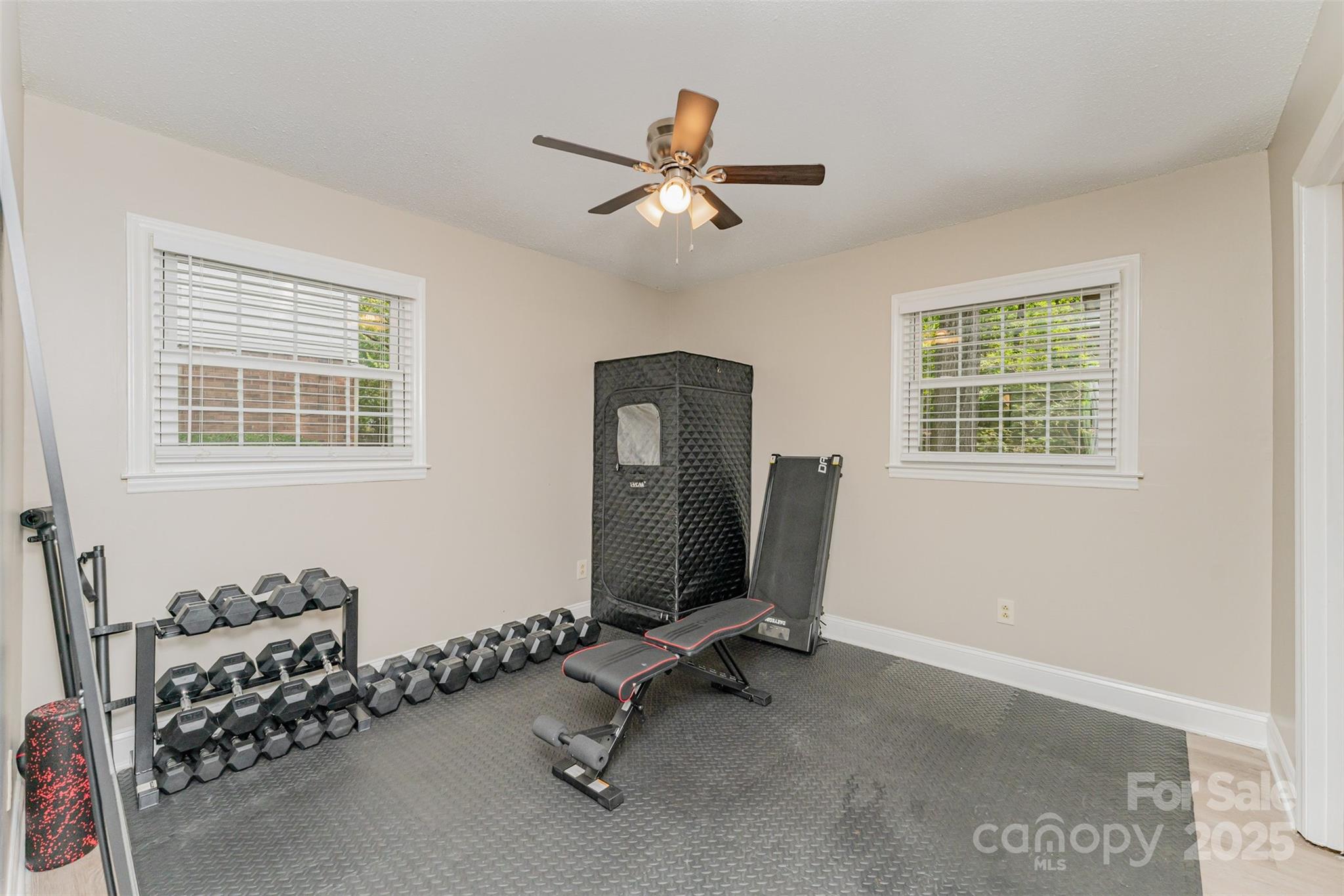 743 Pineborough Road Charlotte, NC 28212 - Photo 20 of 30 a room with window