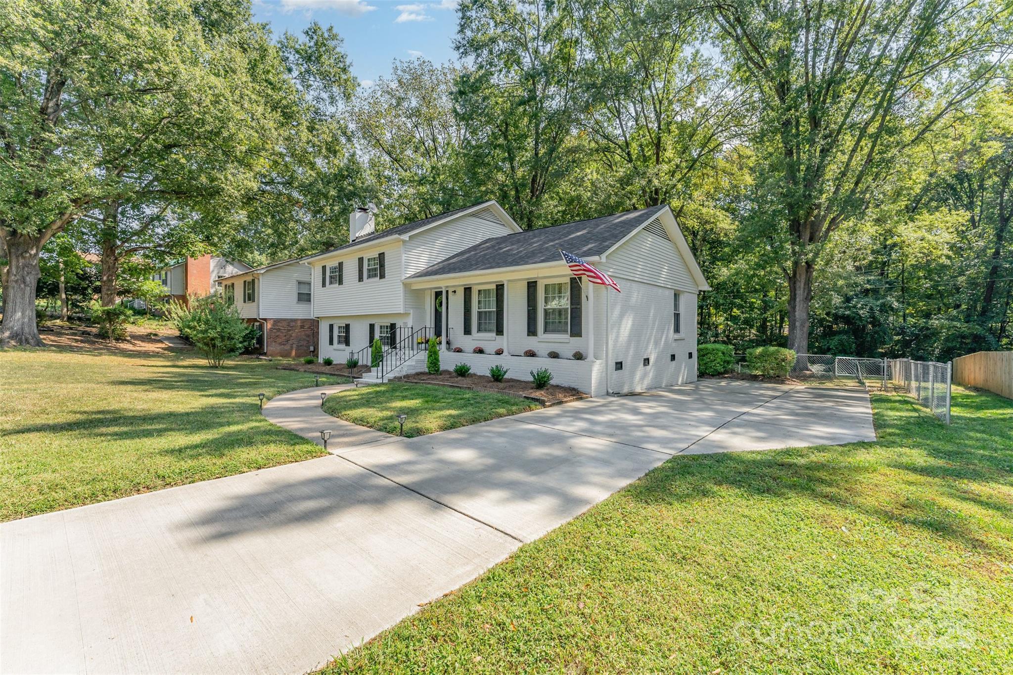743 Pineborough Road Charlotte, NC 28212 - Photo 2 of 30 a front view of a house with garden