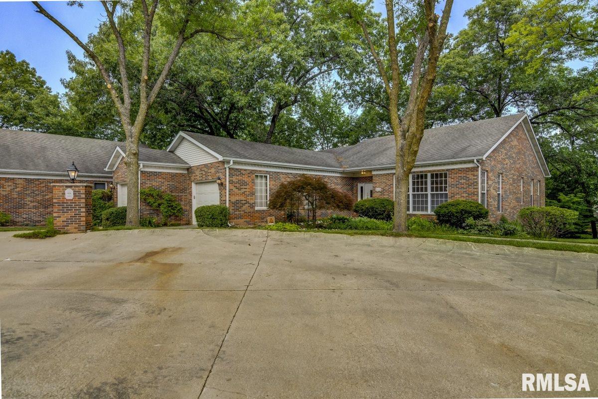 2113 Timbercrest Court Springfield, IL 62702 - Photo 3 of 48