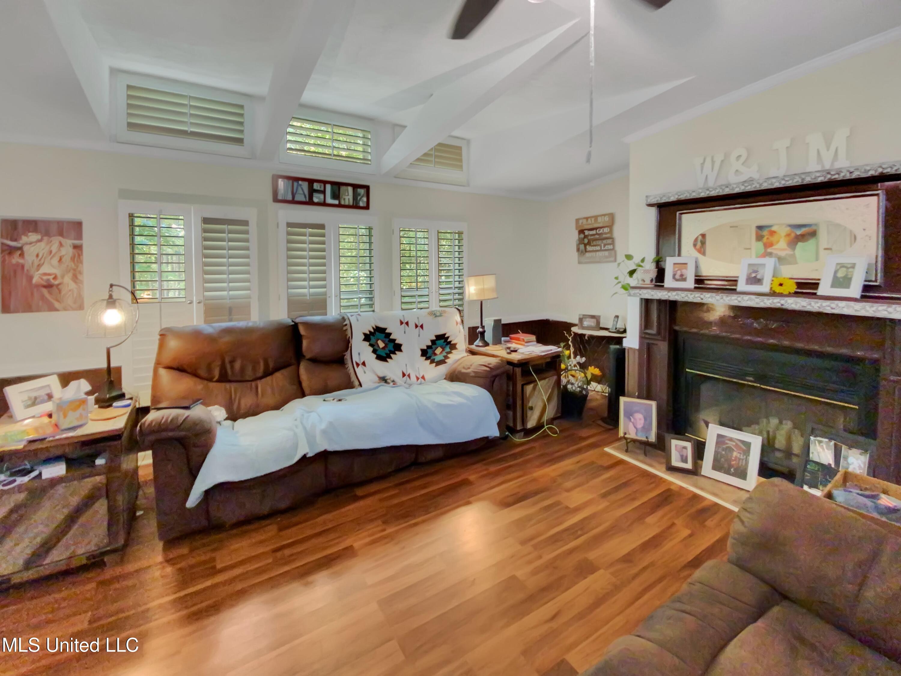 51 Rock Road Hattiesburg, MS 39401 - Photo 2 of 24 0e92fbfe-5830-46ca-8557-2c887b193c81