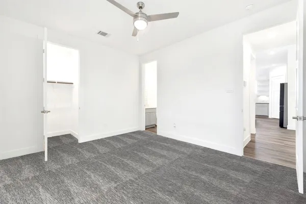 a view of empty room with ceiling fan