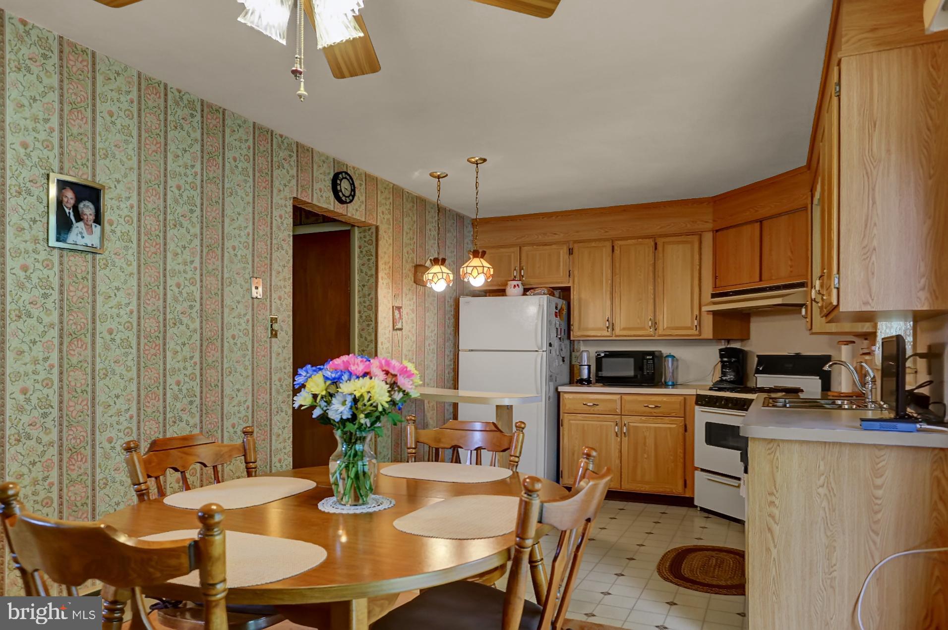 1519 Commonwealth Boulevard Reading, PA 19607 - Photo 7 of 19