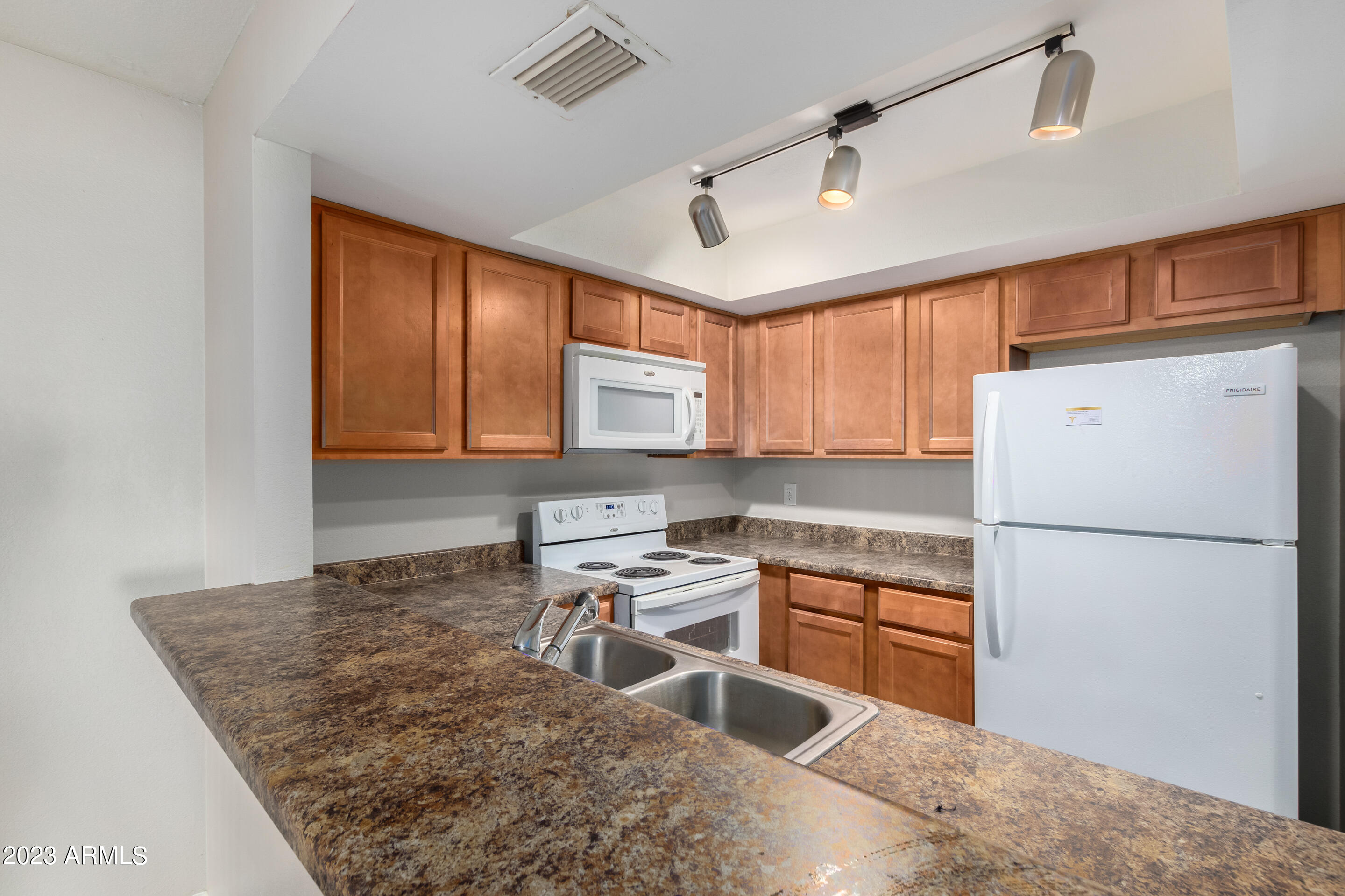 1331 West Baseline Road, Unit 104 Mesa, AZ 85202 - Photo 5 of 16 6 - Baseline