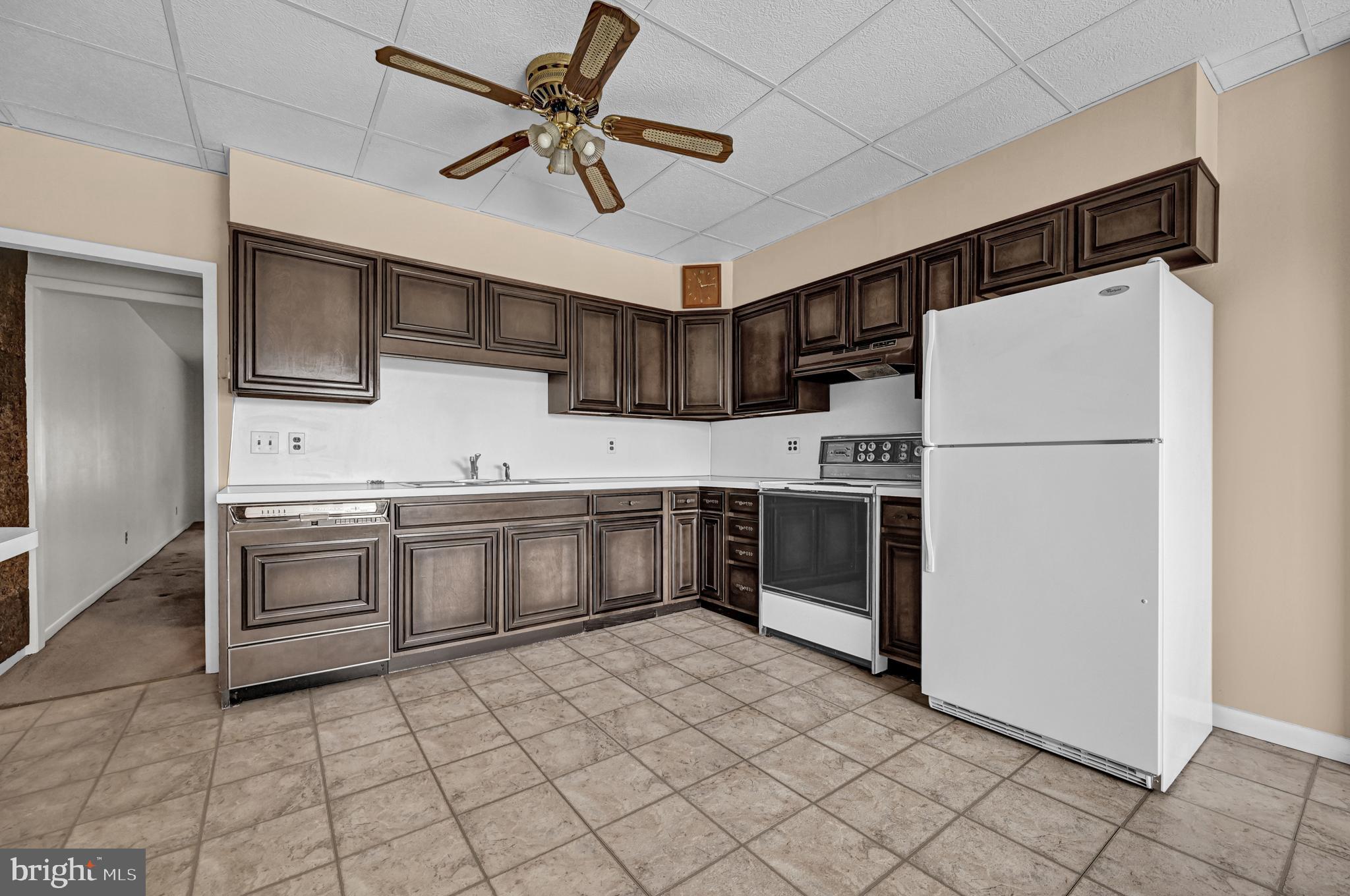 655 West Broadway Red Lion, PA 17356 - Photo 7 of 38