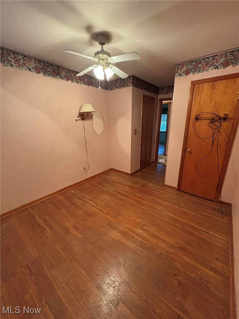 1039 Center Road Eastlake, OH 44095 - Photo 19 of 29 Third bedroom featuring double closets.