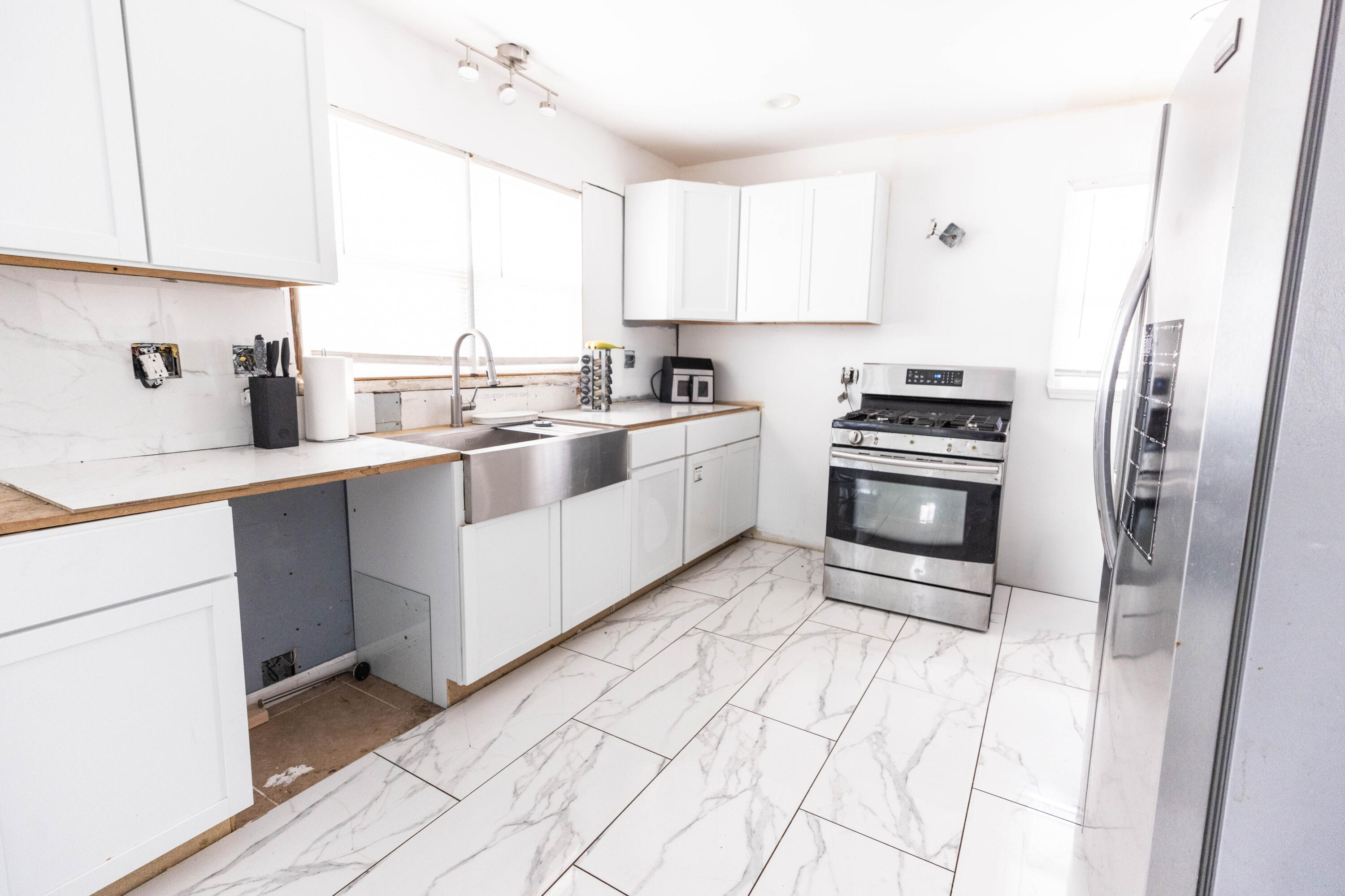 4270 Madison Street Gary, IN 46408 - Photo 4 of 21 3000x2000