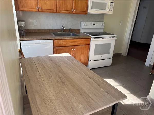 $2,100 | 201 East 39th Street, Unit B, Savannah, GA 31401