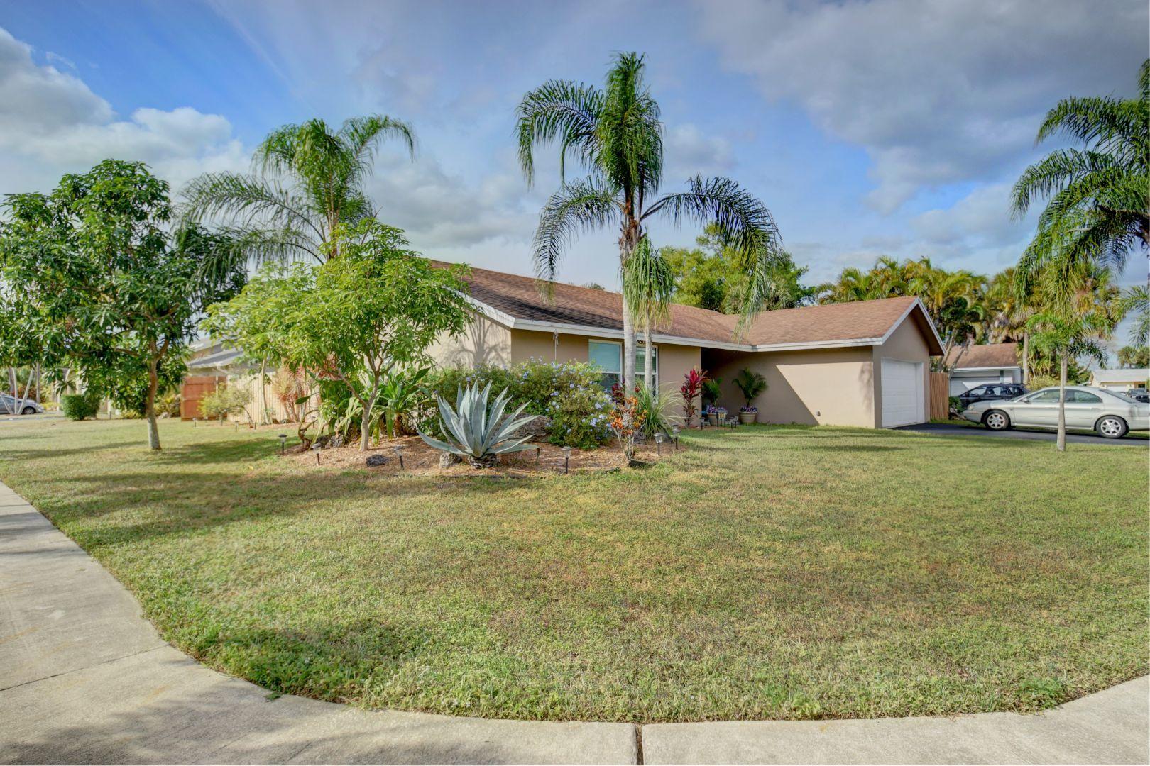 9236 Southampton Place Boca Raton, FL 33434 - Photo 2 of 28 Front
