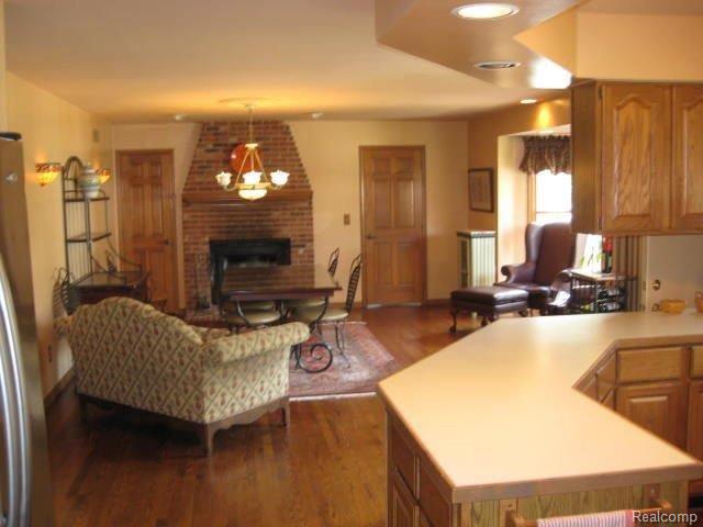 35310 Curtis Road Livonia, MI 48152 - Photo 3 of 11 Open for Entertaining