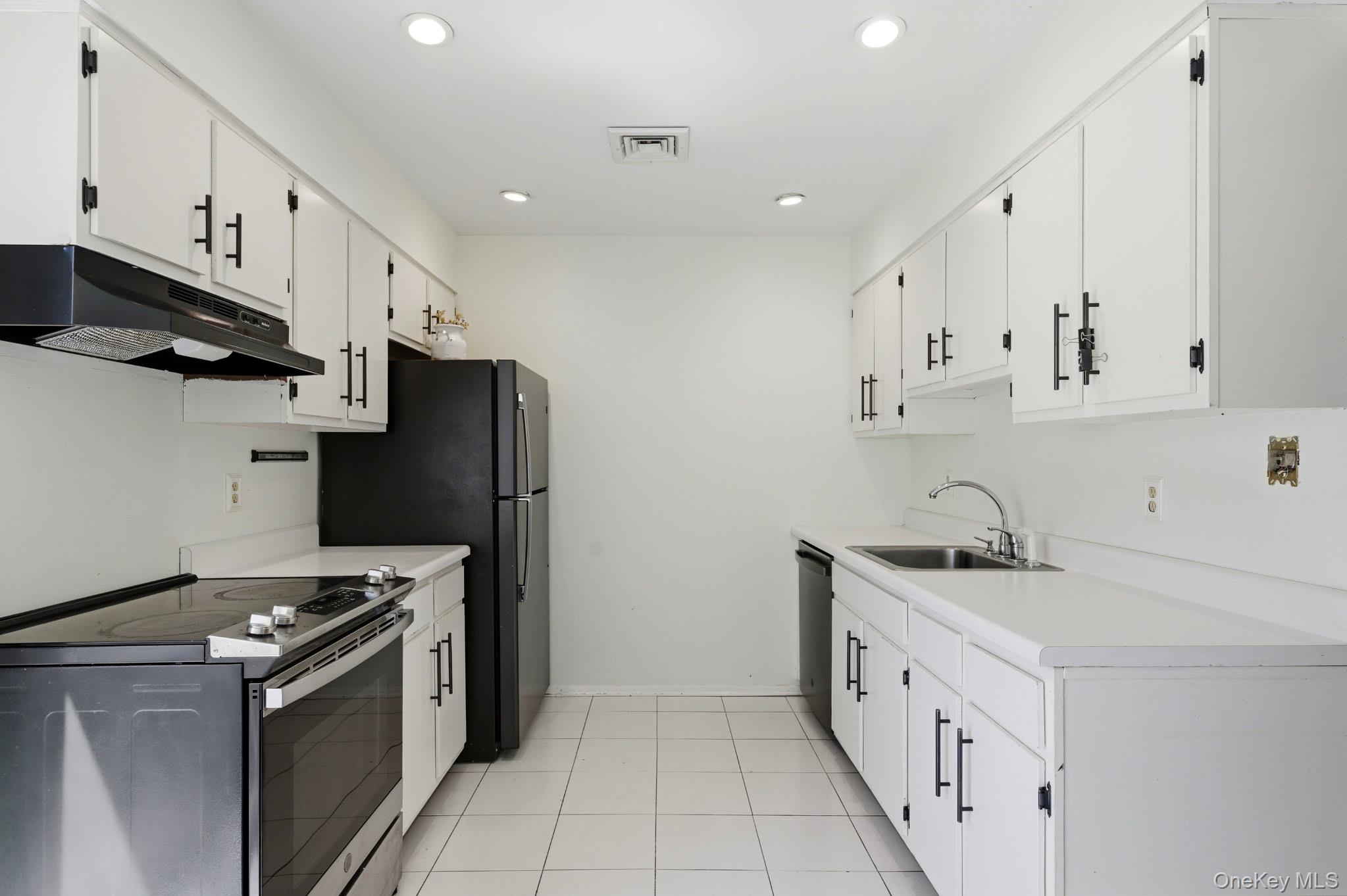 276 Temple Hill Road, Unit 303 New Windsor, NY 12553 - Photo 2 of 25
