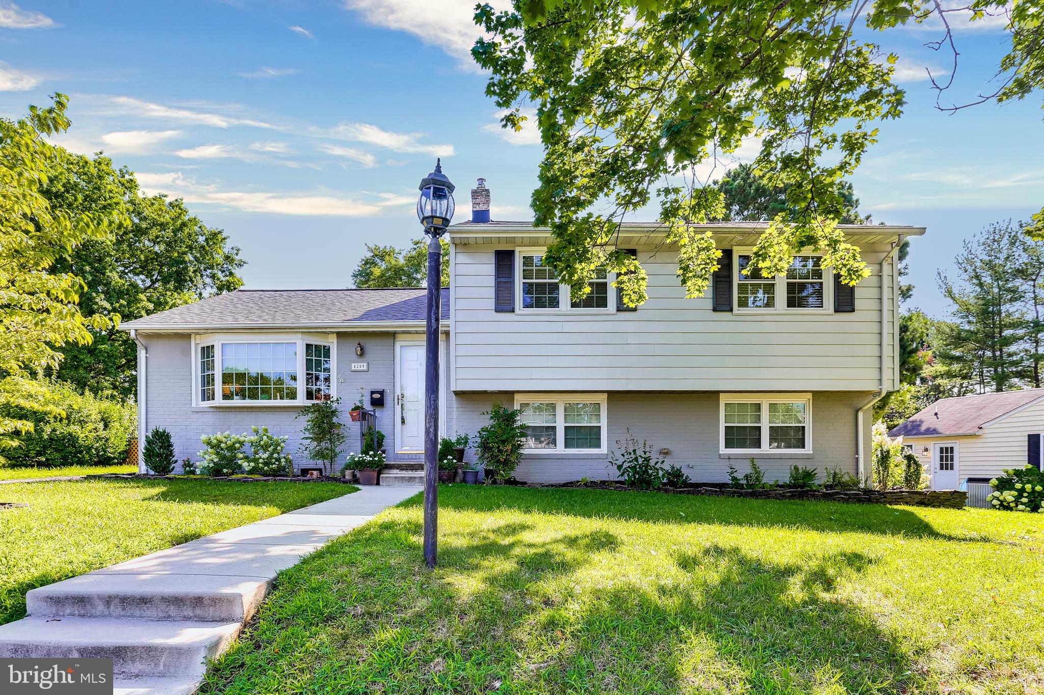 Gorgeous 3 BD & 2.5 BA Home!
