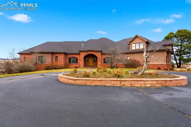 a view of house with yard