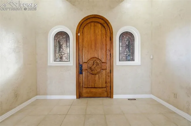 a view of entryway with front door