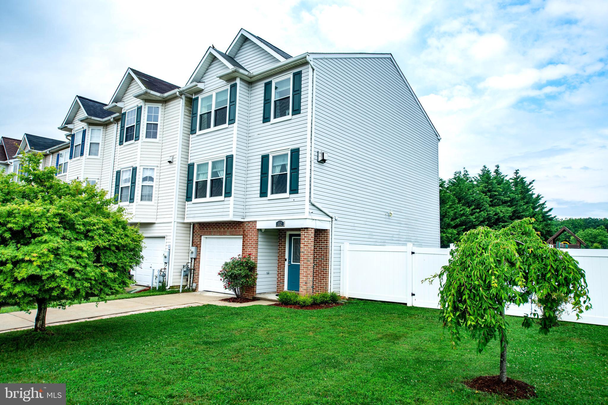 Welcome to 652 Hunting Fields