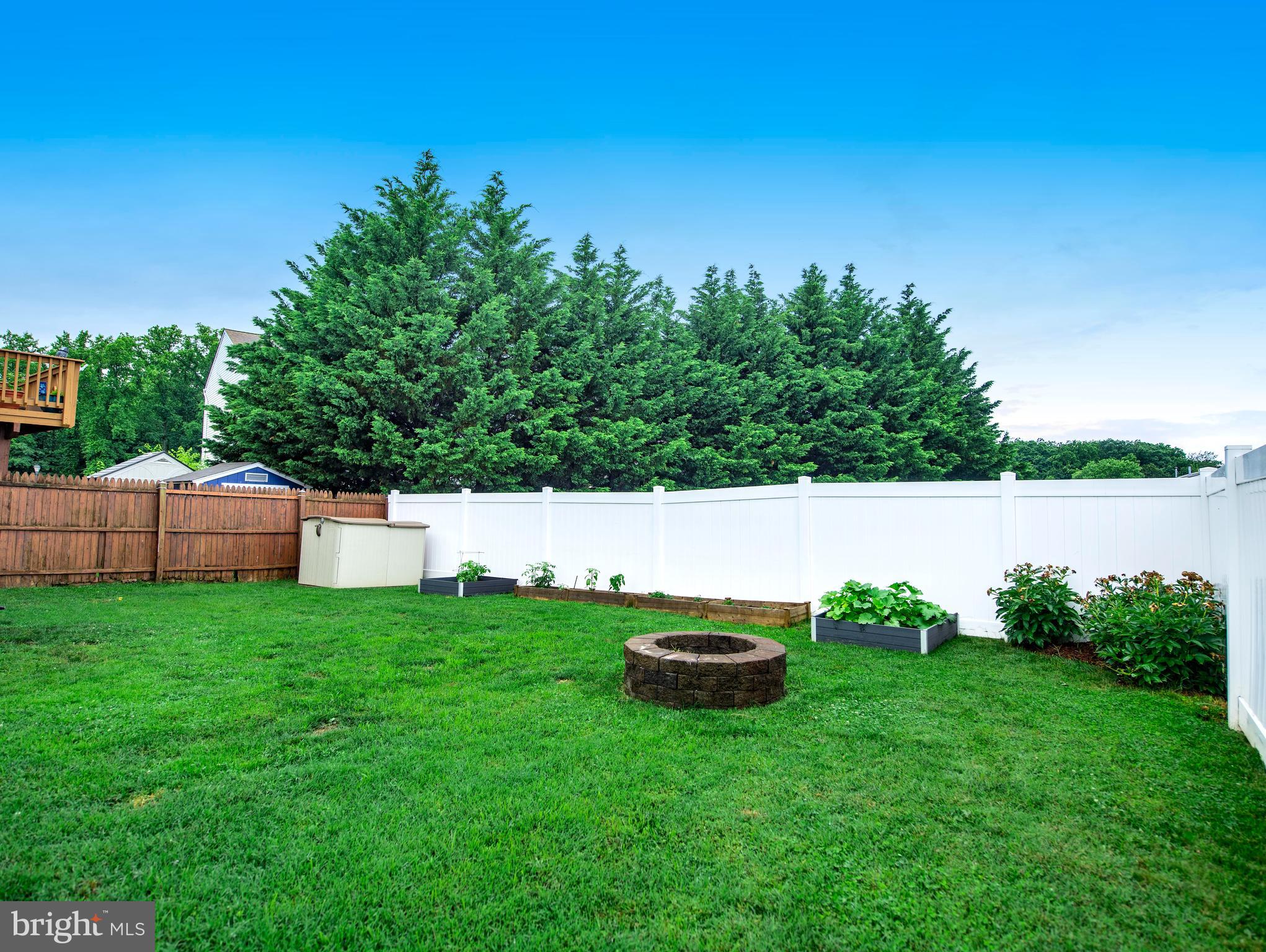 652 Hunting Fields Road Middle River, MD 21220 - Photo 27 of 32 Fully fenced in yard