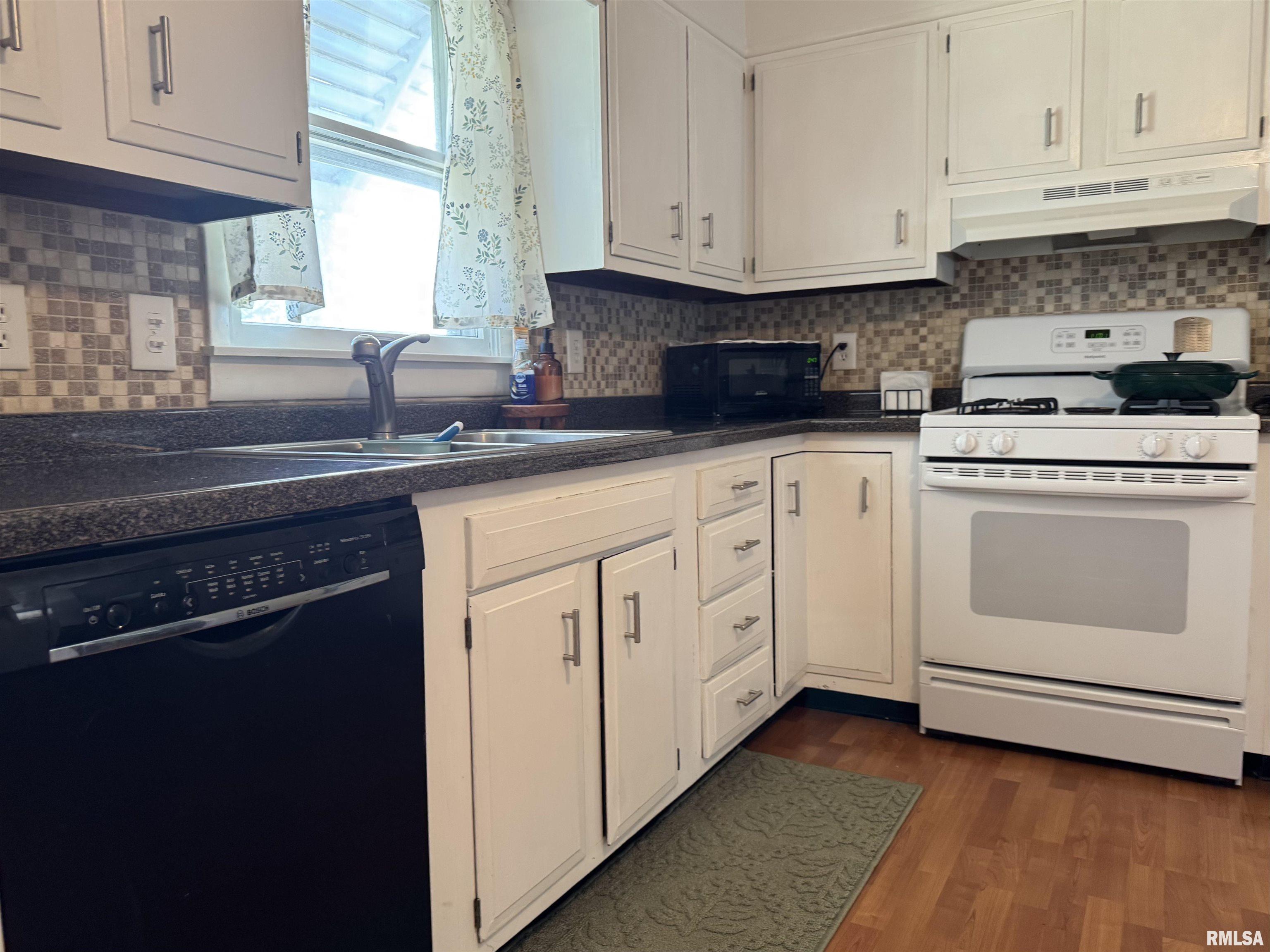 705 Bobby Avenue Macomb, IL 61455 - Photo 11 of 29