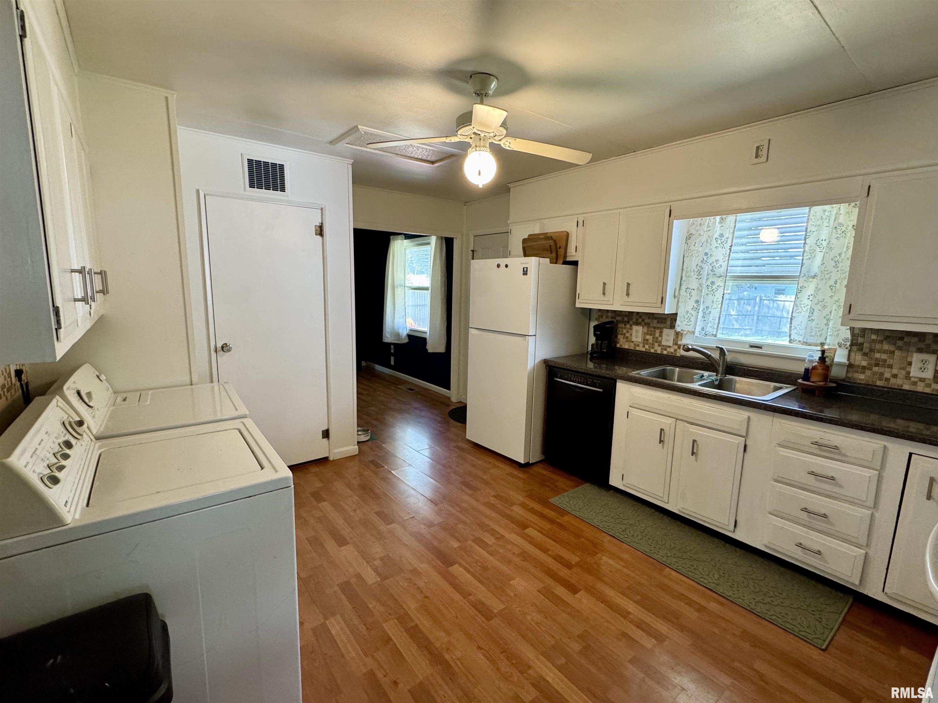 705 Bobby Avenue Macomb, IL 61455 - Photo 13 of 29