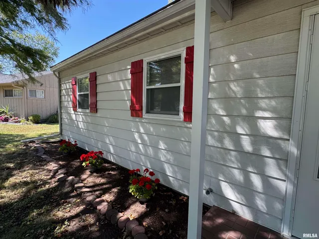 $89,000 | 705 Bobby Avenue, Macomb, IL 61455