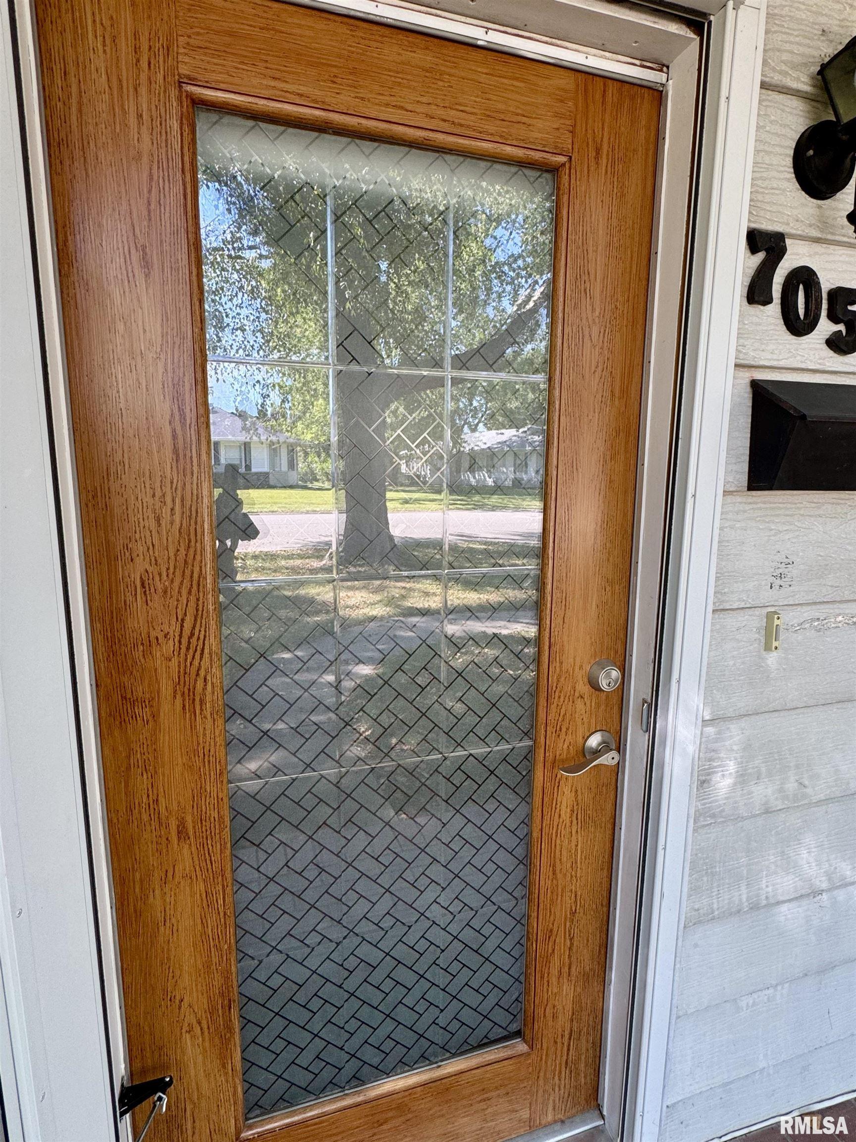 705 Bobby Avenue Macomb, IL 61455 - Photo 4 of 29