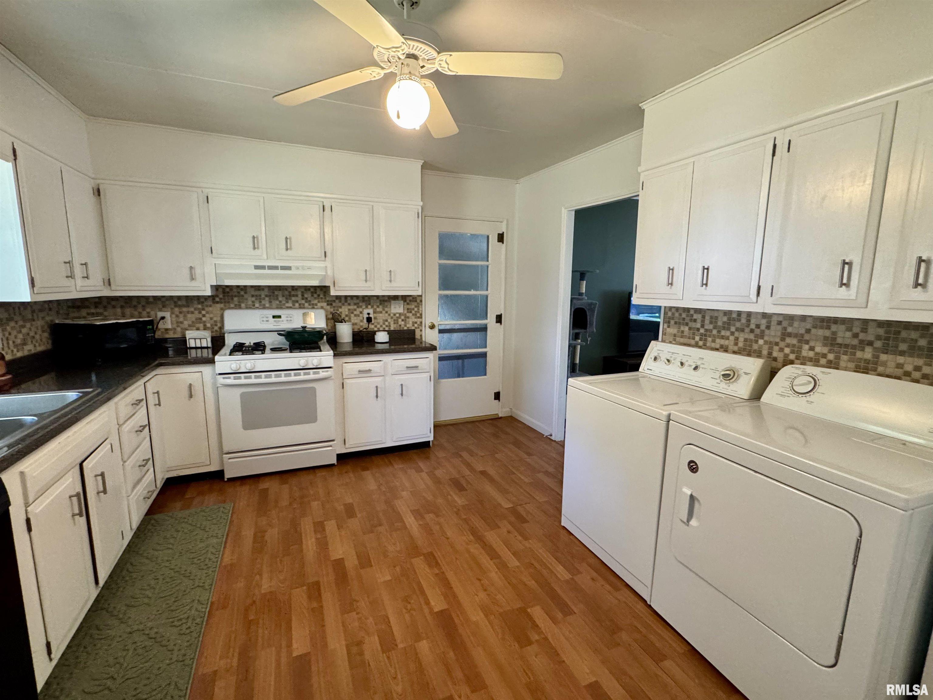 705 Bobby Avenue Macomb, IL 61455 - Photo 9 of 29