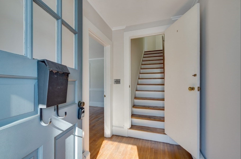 27 Mt Vernon Street, Unit 2 Reading, MA 01867 - Photo 6 of 7