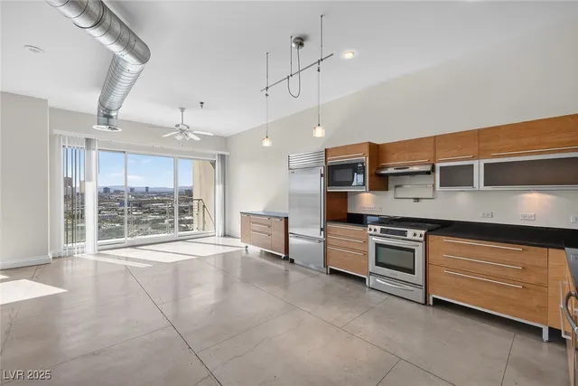 $2,321 | 200 Hoover Avenue, Unit 1205, Las Vegas, NV 89101