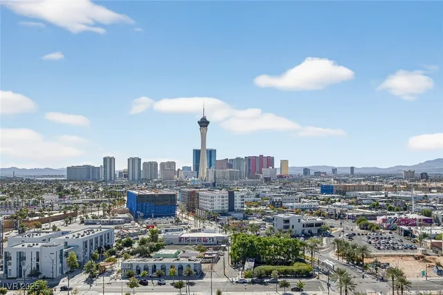 $2,321 | 200 Hoover Avenue, Unit 1205, Las Vegas, NV 89101