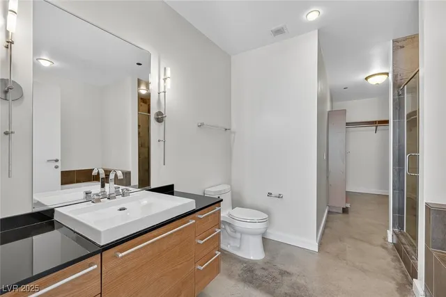 $2,321 | 200 Hoover Avenue, Unit 1205, Las Vegas, NV 89101