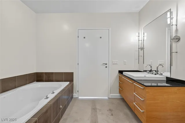 $2,321 | 200 Hoover Avenue, Unit 1205, Las Vegas, NV 89101